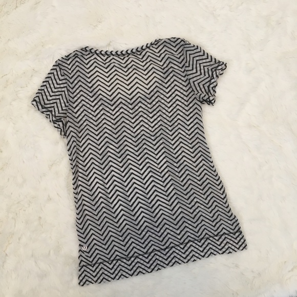 Lululemon Gray White Chevron Striped Layer Shirt 6 - Picture 4 of 5